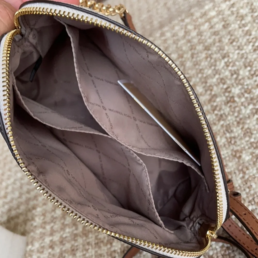 Michael Kors Jet Set Travel Medium Dome Crossbody